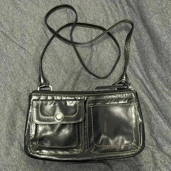 Black Fossil crossbody, pre-loved, she’s ready for a new home. - Picture 1 of 9